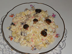 Салат из маринованных грибов (груздей)