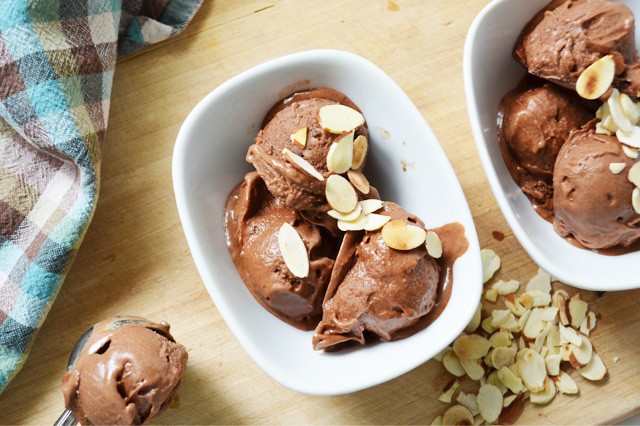 Instant-Cho-Almond-Ice-Cream_Top Шоколадное мороженое с миндалем