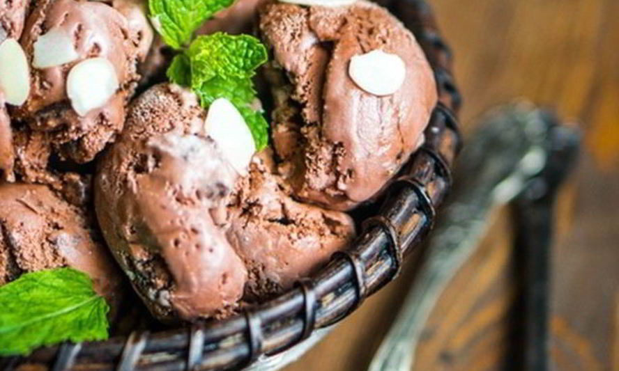 shokoladno-mindalnoe-morozhenoe-ready0-retsept Шоколадное мороженое с миндалем