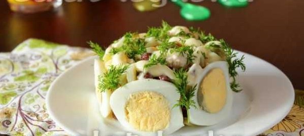 Салат с фасолью и копчёной куриной грудкой